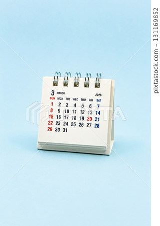 2026 年 3 月曆，淺藍色背景，垂直 131169852