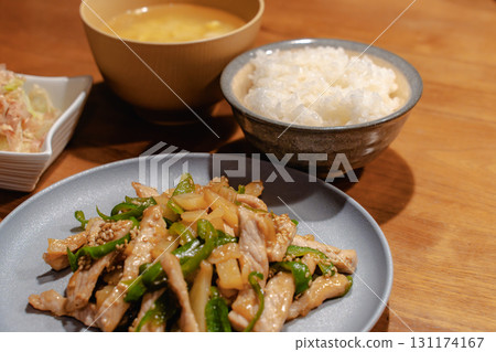 晚餐：豬肉辣椒炒菜 131174167