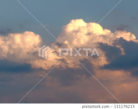 夏日午後,多雲的天空 夏日午後,多雲的天空 131176215