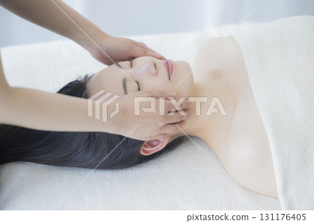 年輕女性、美容院、美容、 年輕女性、美容院、美容、 131176405