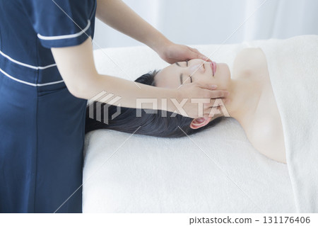 年輕女性、美容院、美容、 131176406