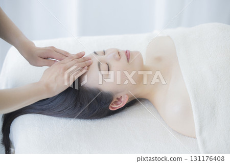 Young women, beauty salon, beauty, Young women, beauty salon, beauty, 131176408