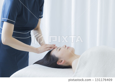 Young women, beauty salon, beauty, Young women, beauty salon, beauty, 131176409