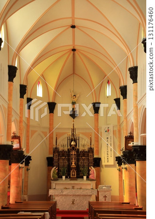平戶澤維爾紀念教堂的主殿和聖壇（日本長崎縣平戶市） 131176460