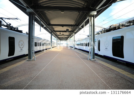 885 Series Limited Express Midori train stops at Sasebo Station early in the morning (Sasebo City, Nagasaki Prefecture, Japan) 131176664