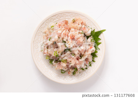 Tuna and snow crab namero 131177608