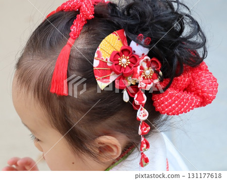 Japanese beauty, traditional Shichi-Go-San hair ornaments, a diagonal back view of a girl wearing a kimono, collections, interior and gallery exhibitions 131177618