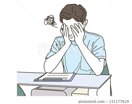 男醫護人員坐著抱頭 131177629