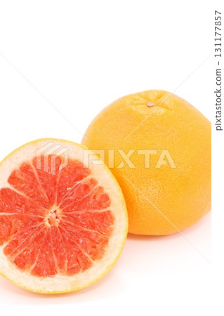 柚子紅肉切割截面光背景 柚子紅肉切割截面光背景 131177857