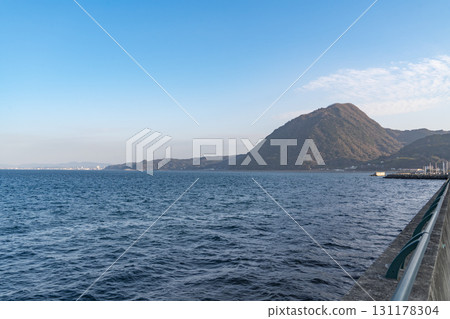 從大分縣別府灣眺望高崎山 從大分縣別府灣眺望高崎山 131178304