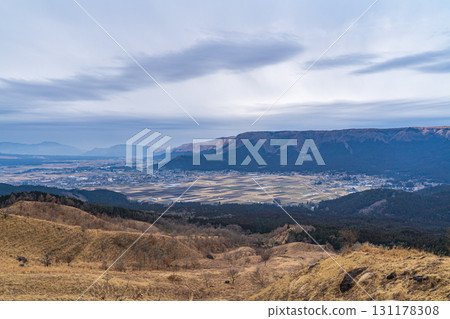 The majestic caldera scenery seen in Aso, Kumamoto, Japan 131178308