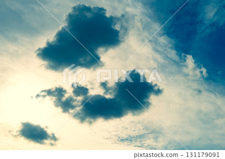 秋日天空 卷層雲下的高積雲 a-3 添加暖色 131179091