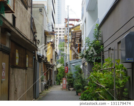 狹窄的後巷 131179474