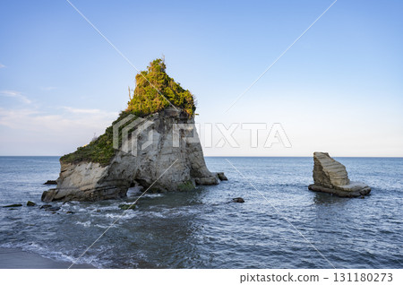 Isumi City, Chiba Prefecture, Suzumejima, Meotoiwa Rocks collapsed in the earthquake Isumi City, Chiba Prefecture, Suzumejima, Meotoiwa Rocks collapsed in the earthquake 131180273