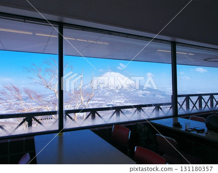 冬季從新雪谷東急格蘭比羅夫酒店的 Ace Hill 休息站內欣賞羊蹄山的景色 131180357