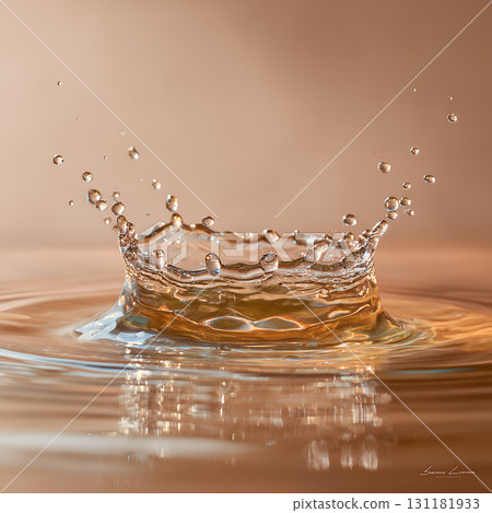 water splash in the form of a heart 131181933