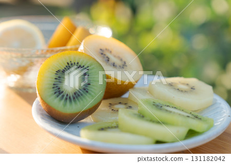 Cut kiwi fruit Cut kiwi fruit 131182042