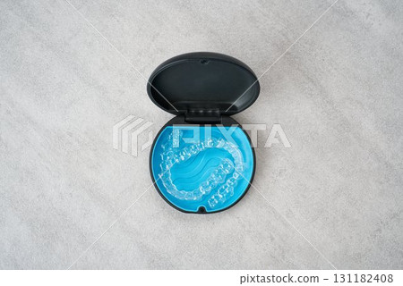 Case containing orthodontic masks Case containing orthodontic masks 131182408