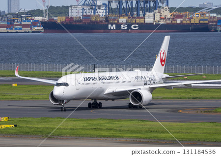 Scenery of Haneda Airport, airplane taxiing, Ota Ward, Tokyo Scenery of Haneda Airport, airplane taxiing, Ota Ward, Tokyo 131184536