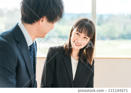 A middle-aged businesswoman smiling at her subordinates (management, development, ideal boss) A middle-aged businesswoman smiling at her subordinates (management, development, ideal boss) 131184871