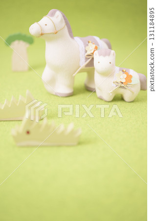 可愛的馬和嬰兒（淺景深版） 131184895