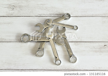 Scattered tools, spanners, wood grain background Scattered tools, spanners, wood grain background 131185116