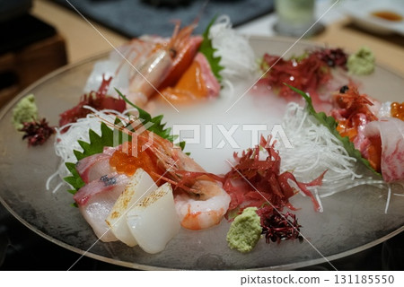 各種各樣的美味生魚片 各種各樣的美味生魚片 131185550