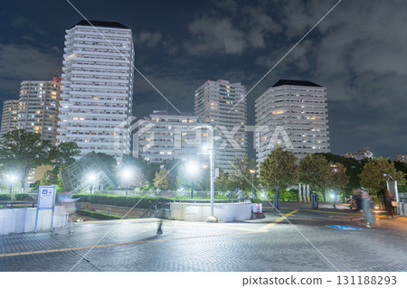 埼玉縣:川口站前的高樓公寓夜景 埼玉縣:川口站前的高樓公寓夜景 131188293