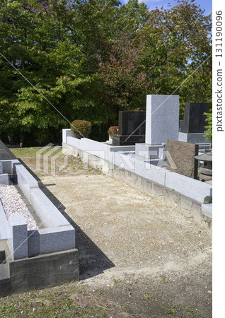 Image of closing a grave Image of closing a grave 131190096