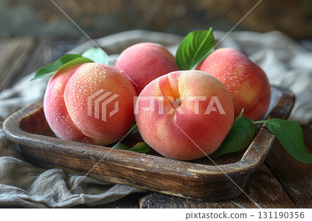 新鮮閃亮的粉紅色桃子 131190356