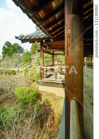 Tofukuji寺廟Tsutenbashi在冬天 131190860