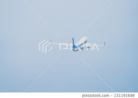 從牧之原市(靜岡縣)富士山靜岡機場起飛的飛機 從牧之原市(靜岡縣)富士山靜岡機場起飛的飛機 131191686