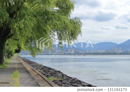 The promenade along Lake Biwa and the cityscape on the opposite shore 131192273