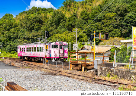 The tourist train SAKU MiSAKU Raku 2 bound for Tsuyama Station departs from Kameko Station in early autumn in Misaki Town, Kume District, Okayama Prefecture. The tourist train SAKU MiSAKU Raku 2 bound for Tsuyama Station departs from Kameko Station in early autumn in Misaki Town, Kume District, Okayama Prefecture. 131193715