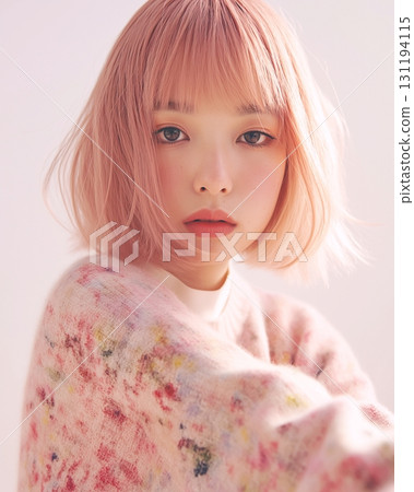 粉紅色頭髮的美麗女人，髮色 131194115