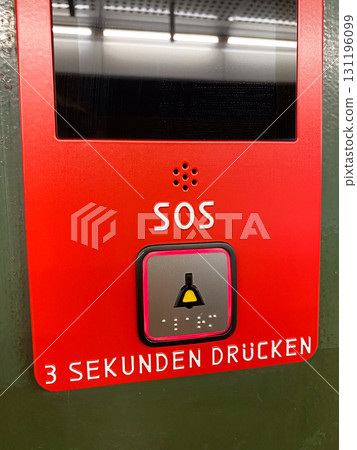 Stop Tap at Metro Station with Text in German SOS 3 sekunden drucken 131196099