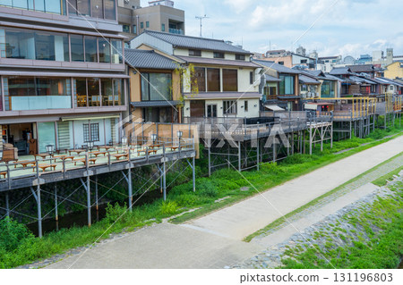 Kyoto City: Kamogawa Nouryouyuka is closed during the day due to the extreme heat 131196803