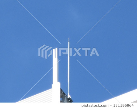 摩天大樓上的避雷針 131196964