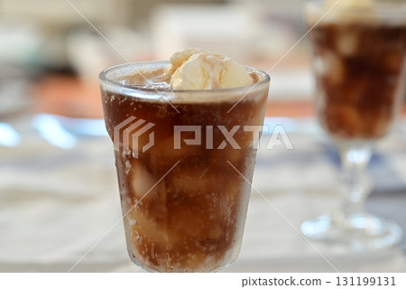 A sweet, cold and deliciously refreshing cola float 131199131