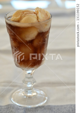 A sweet, cold and deliciously refreshing cola float 131199152