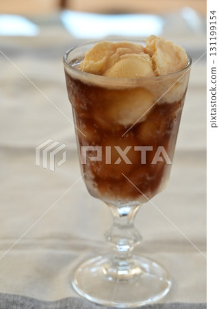 A sweet, cold and deliciously refreshing cola float 131199154
