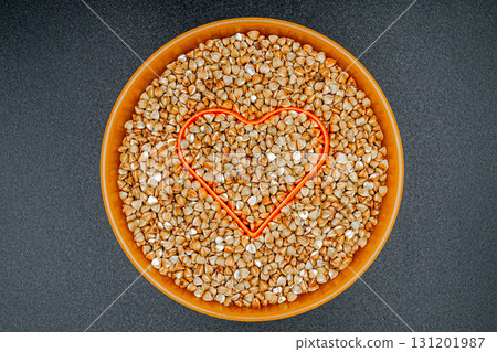 Organic dry buckwheat grains consisting of raw natural product 131201987