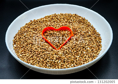 Organic dry buckwheat grains consisting of raw natural product Organic dry buckwheat grains consisting of raw natural product 131202005