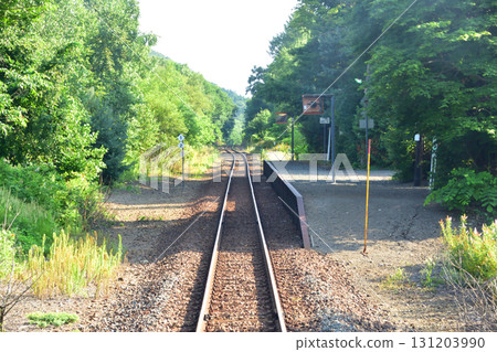JR Hokkaido's Senmo Main Line, between Isobunnai Station and Kawayu Onsen Station (Summer 2023) 131203990