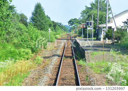 JR Hokkaido's Senmo Main Line, between Isobunnai Station and Kawayu Onsen Station (Summer 2023) 131203997