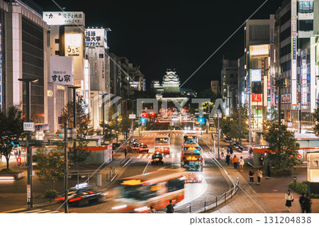 【姬路站】霓虹閃耀的背後，矗立著世界遺產姬路城 131204838