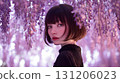 A woman came to see the beautiful wisteria flowers 131206023