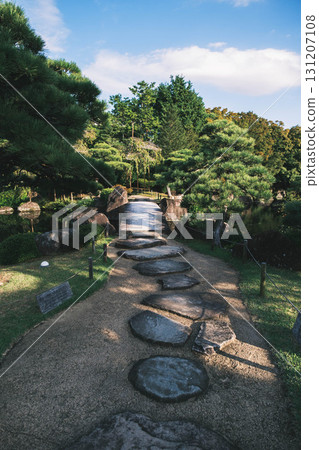 [Kokoen Garden, the former western mansion of Himeji Castle] Beautiful scenery of a Japanese garden 131207108