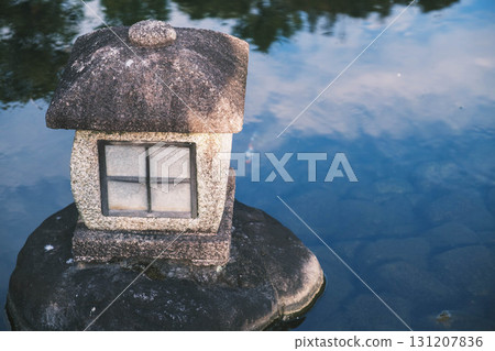 [Kokoen Garden, the former western mansion garden of Himeji Castle] Stone lantern 131207836