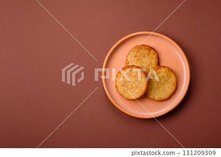 Hash browns, a breakfast food made of potatoes, onions and vegetables. Hash browns with potatoes Hash browns, a breakfast food made of potatoes, onions and vegetables. Hash browns with potatoes 131209309